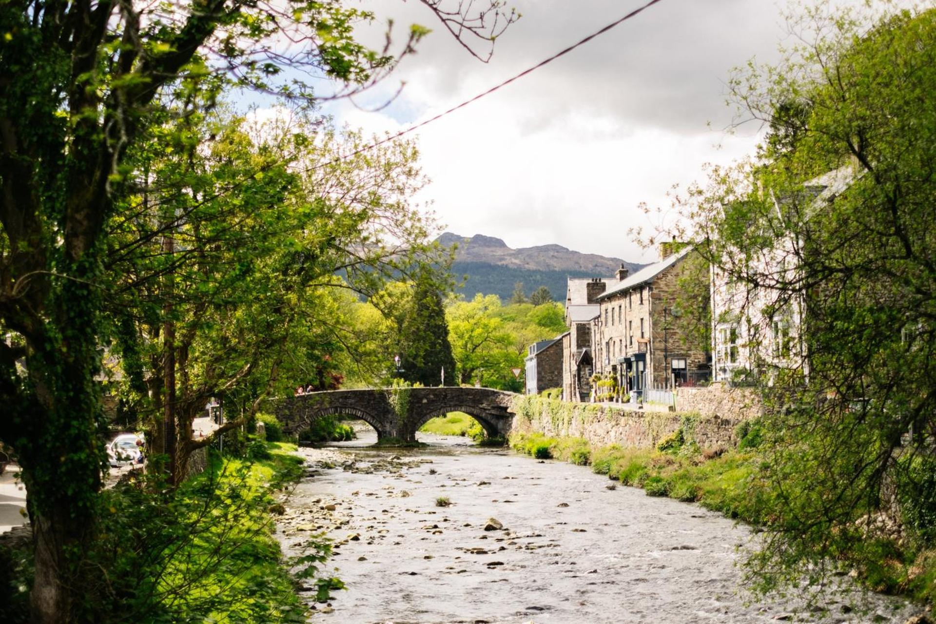 Ty Afon - River House